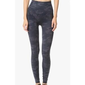 Spanx Look at me Now Gray/Black Camo Legging Size S